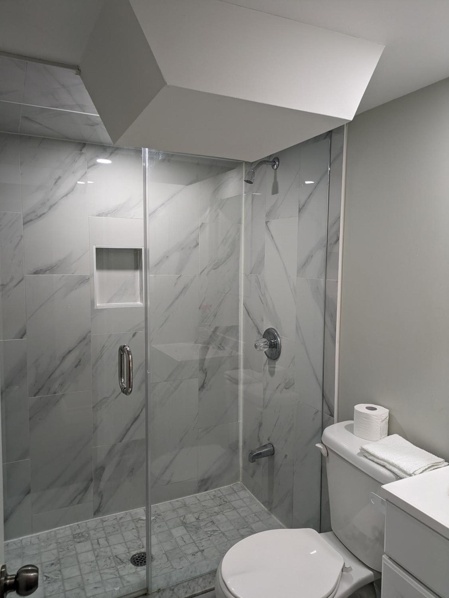 Stunning Furnished 2Bedroom/2Washroom Apartment Brampton Eksteriør bilde