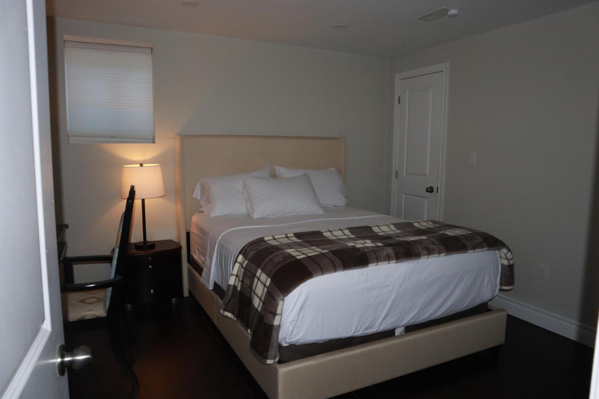 Stunning Furnished 2Bedroom/2Washroom Apartment Brampton Eksteriør bilde