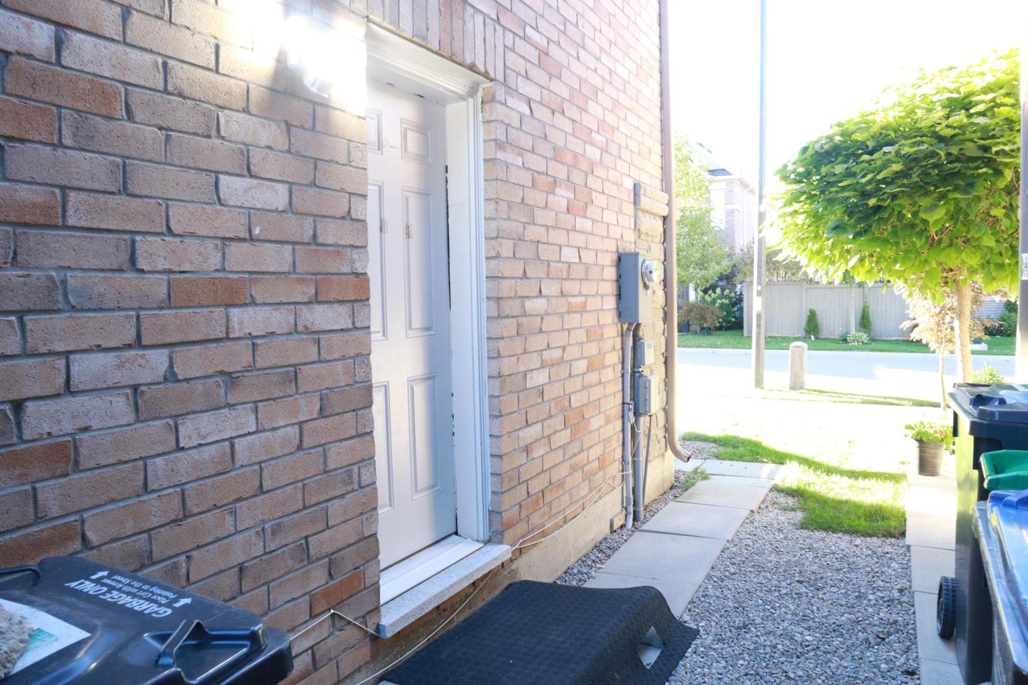 Stunning Furnished 2Bedroom/2Washroom Apartment Brampton Eksteriør bilde