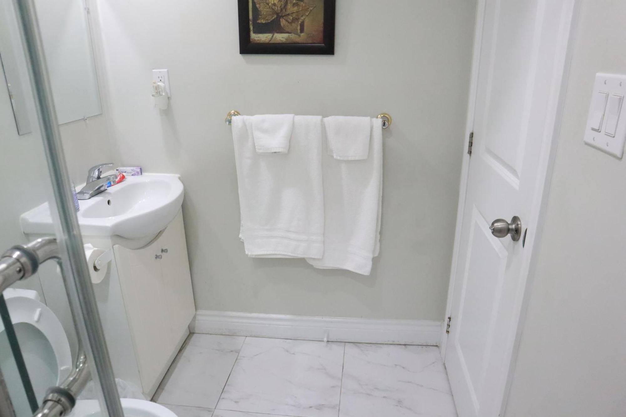 Stunning Furnished 2Bedroom/2Washroom Apartment Brampton Eksteriør bilde