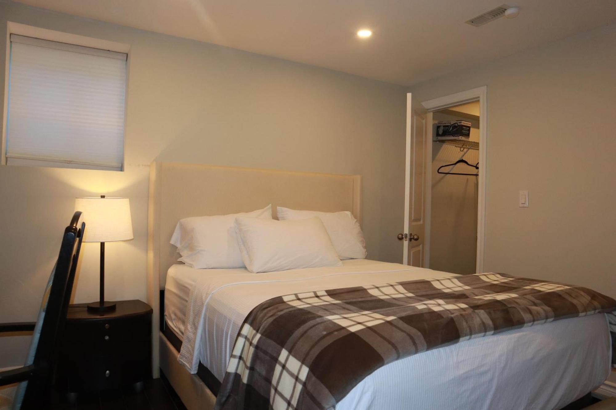 Stunning Furnished 2Bedroom/2Washroom Apartment Brampton Eksteriør bilde